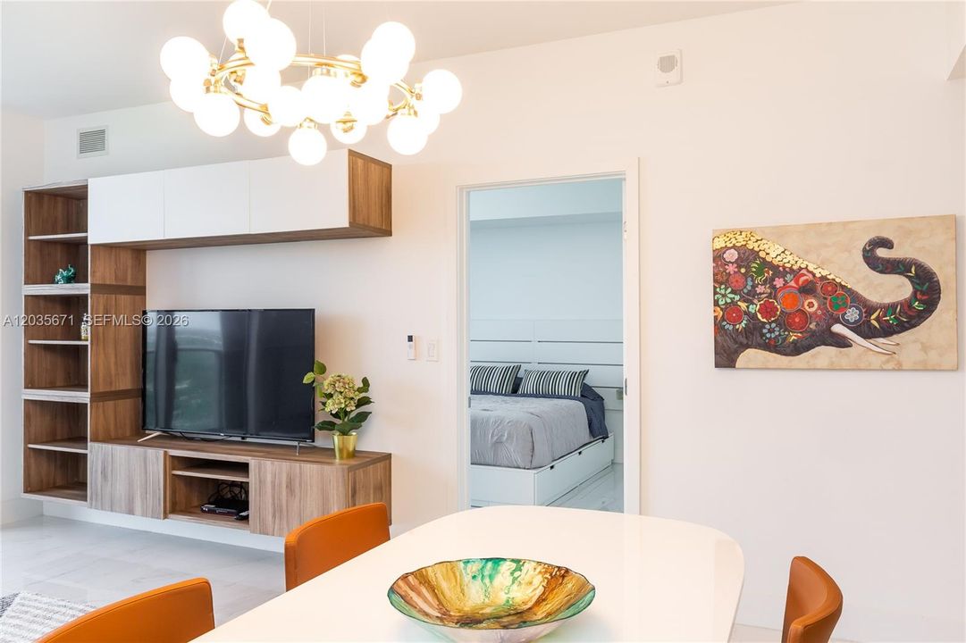 For Sale: $635,000 (2 beds, 2 baths, 1115 Square Feet)