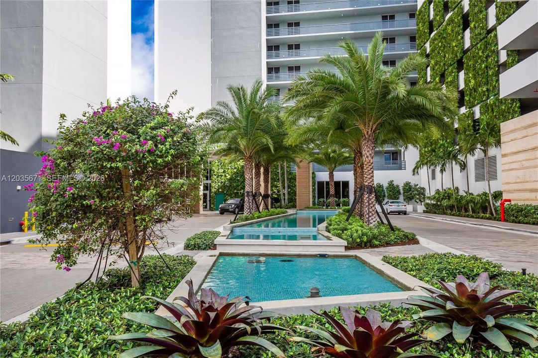For Sale: $635,000 (2 beds, 2 baths, 1115 Square Feet)