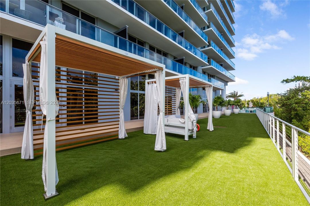 For Sale: $635,000 (2 beds, 2 baths, 1115 Square Feet)
