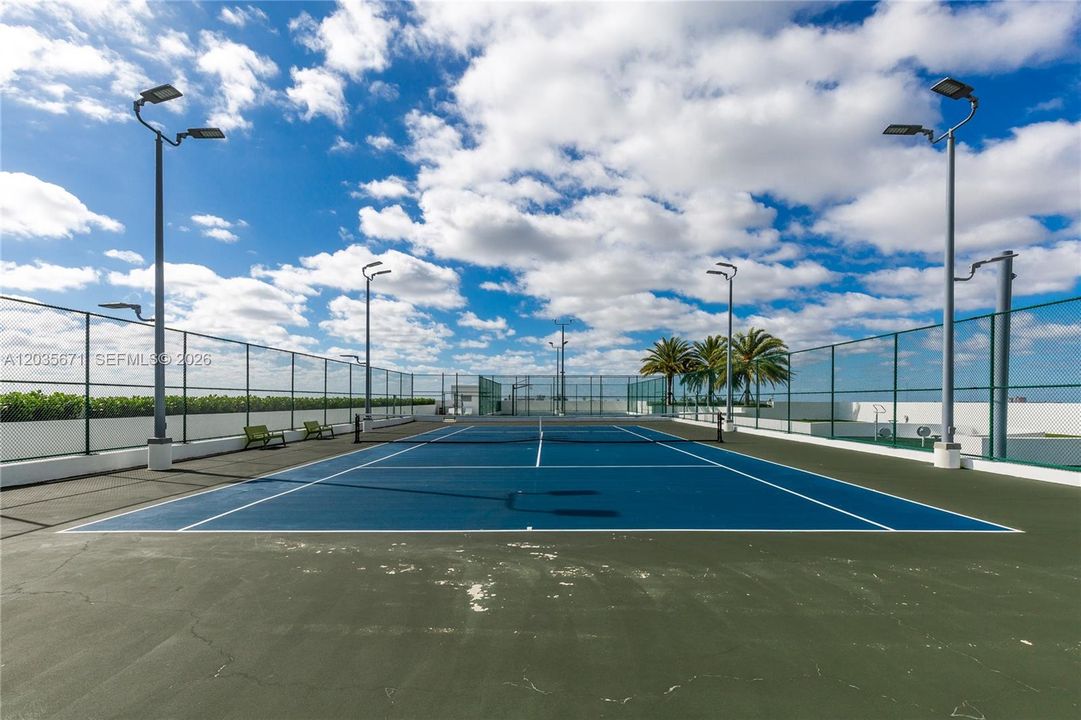 For Sale: $635,000 (2 beds, 2 baths, 1115 Square Feet)