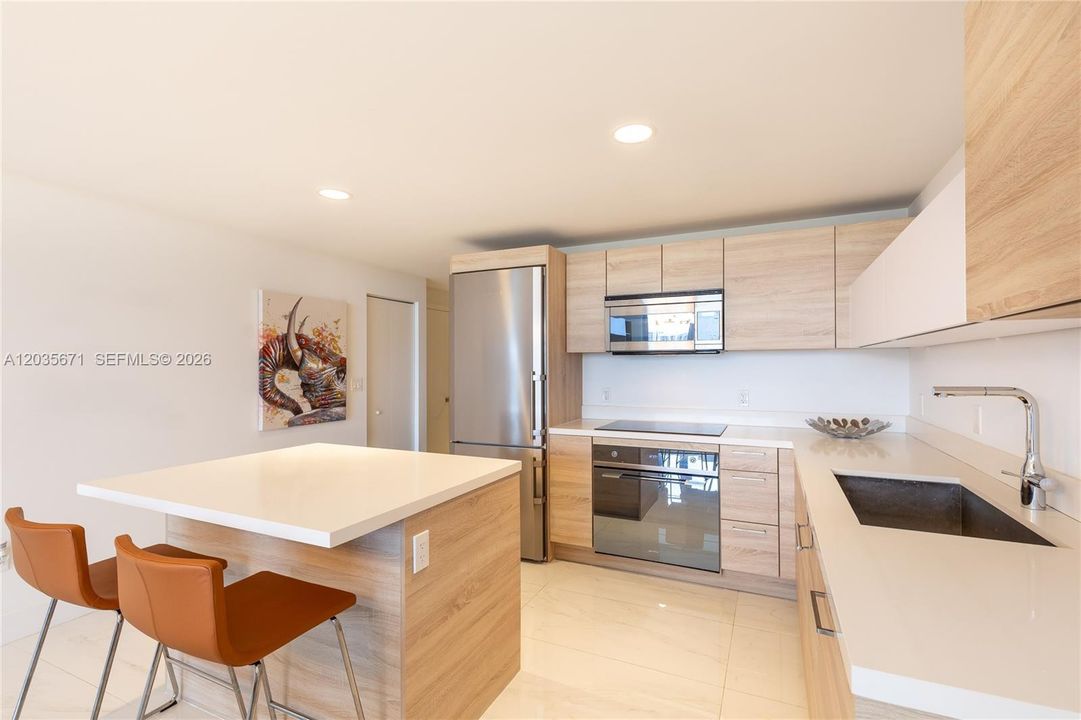 For Sale: $635,000 (2 beds, 2 baths, 1115 Square Feet)
