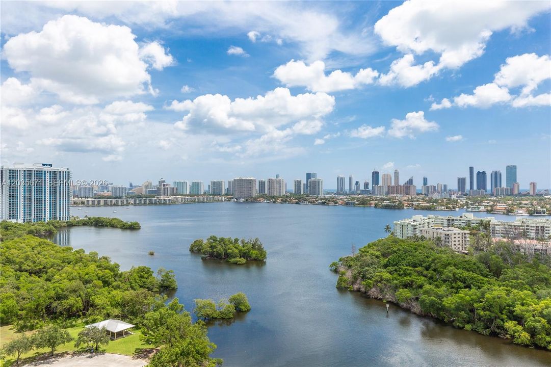 For Sale: $635,000 (2 beds, 2 baths, 1115 Square Feet)