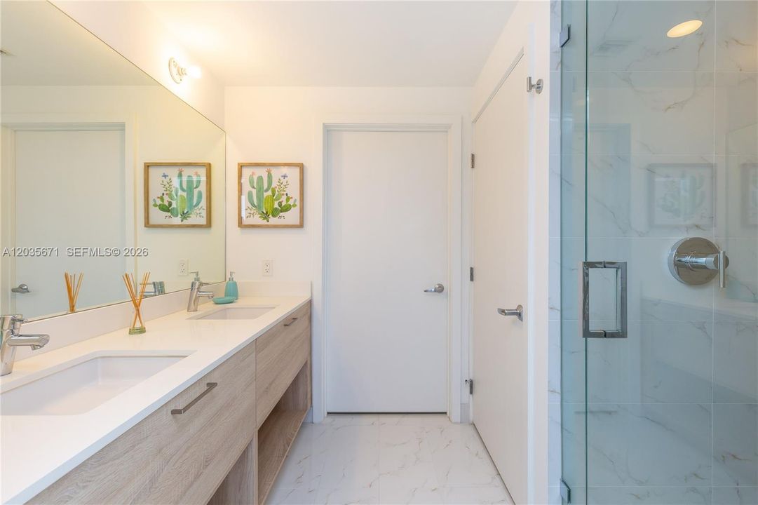 For Sale: $635,000 (2 beds, 2 baths, 1115 Square Feet)