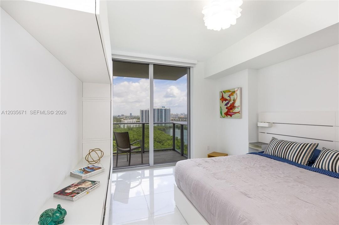 For Sale: $635,000 (2 beds, 2 baths, 1115 Square Feet)