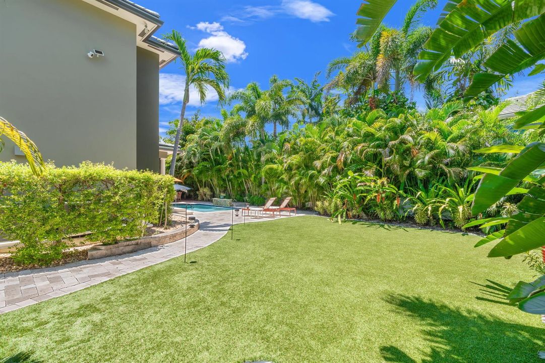 62-web-or-mls-633 NE 20th St, Wilton Man