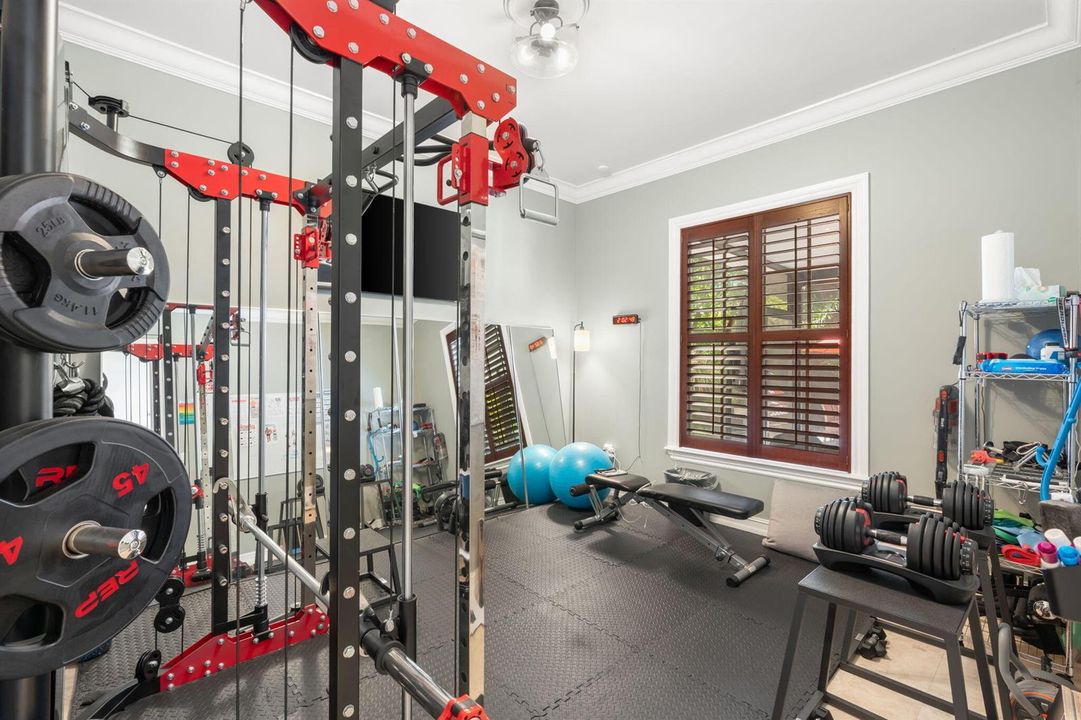 19-web-or-mls-633 NE 20th St, Wilton Man