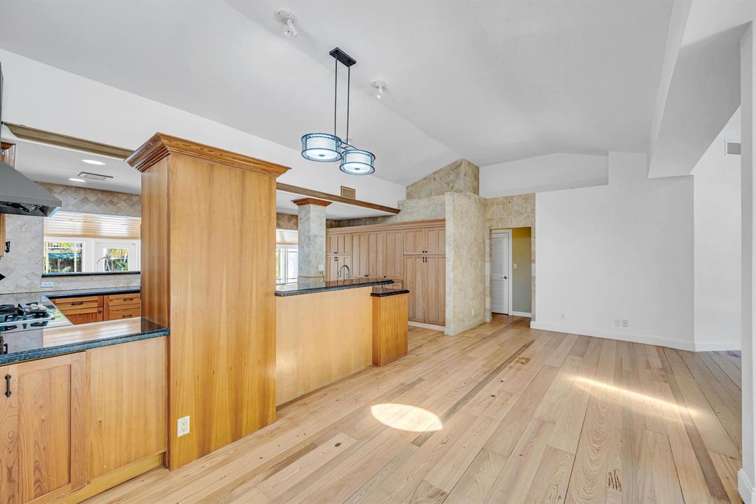 1413 NE 4TH CT-12