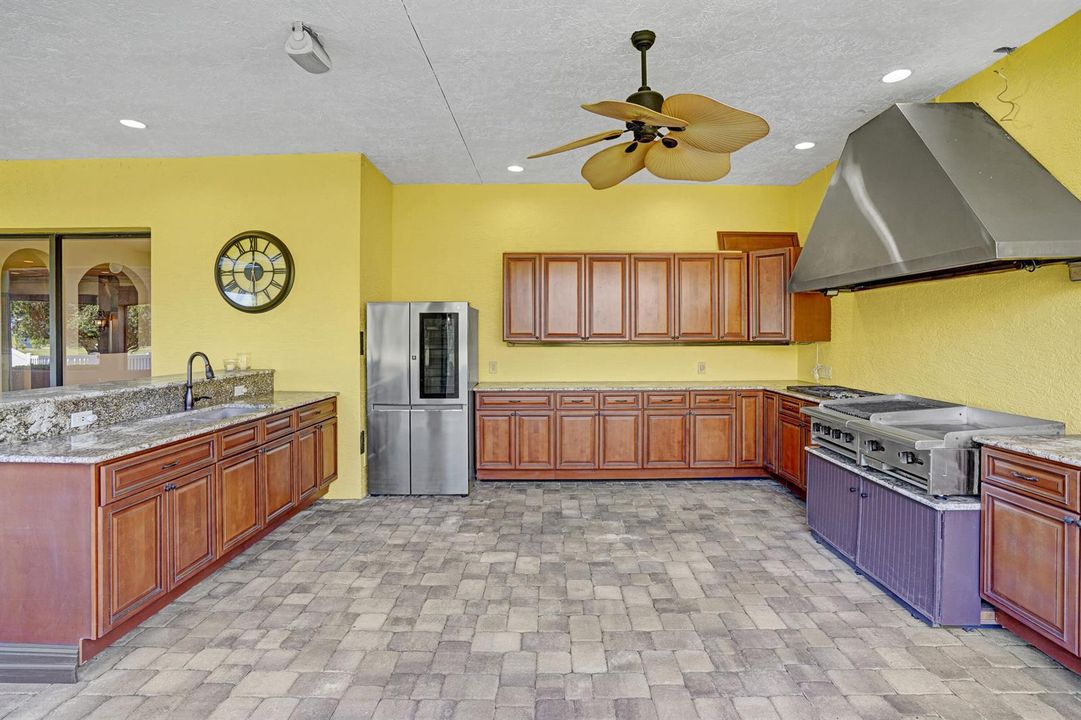 Outdoor Kitchen