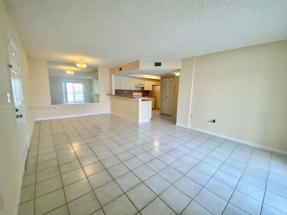 En Venta: $225,000 (1 camas, 1 baños, 813 Pies cuadrados)