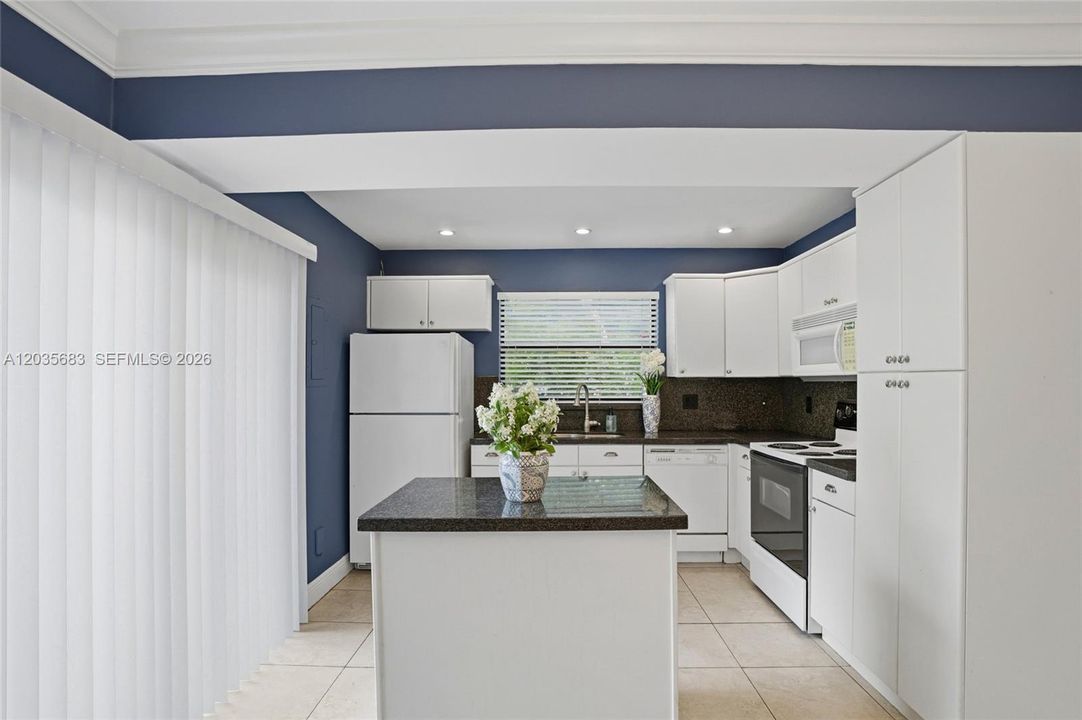 For Rent: $2,600 (2 beds, 2 baths, 1302 Square Feet)