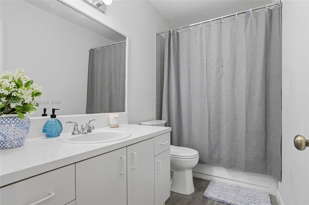 For Rent: $2,600 (2 beds, 2 baths, 1302 Square Feet)