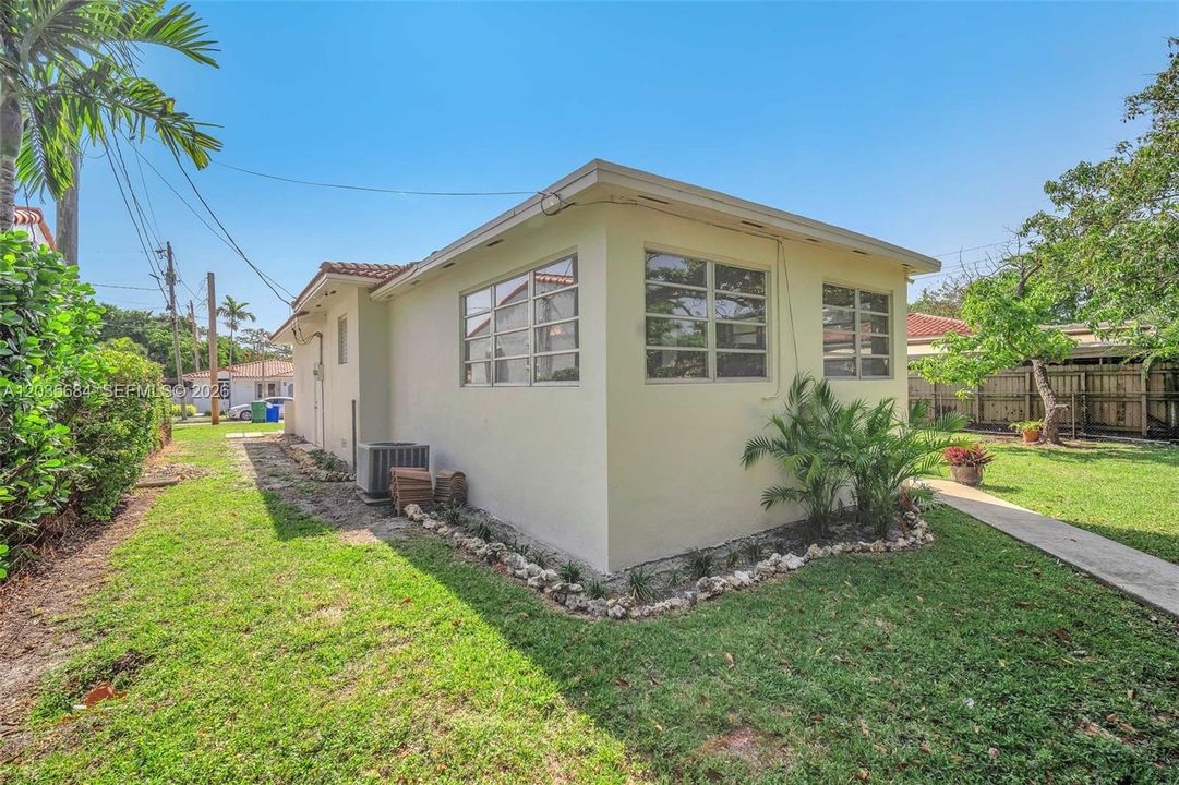 В аренду: $3,800 (2 спален, 1 ванн, 1340 Квадратных фут)