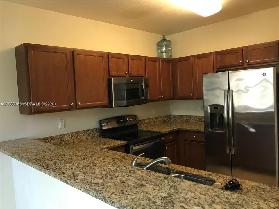For Rent: $2,650 (2 beds, 2 baths, 1205 Square Feet)