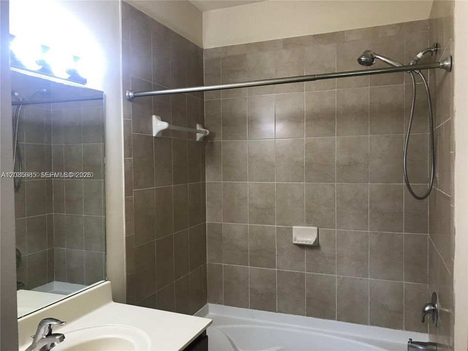 For Rent: $2,650 (2 beds, 2 baths, 1205 Square Feet)