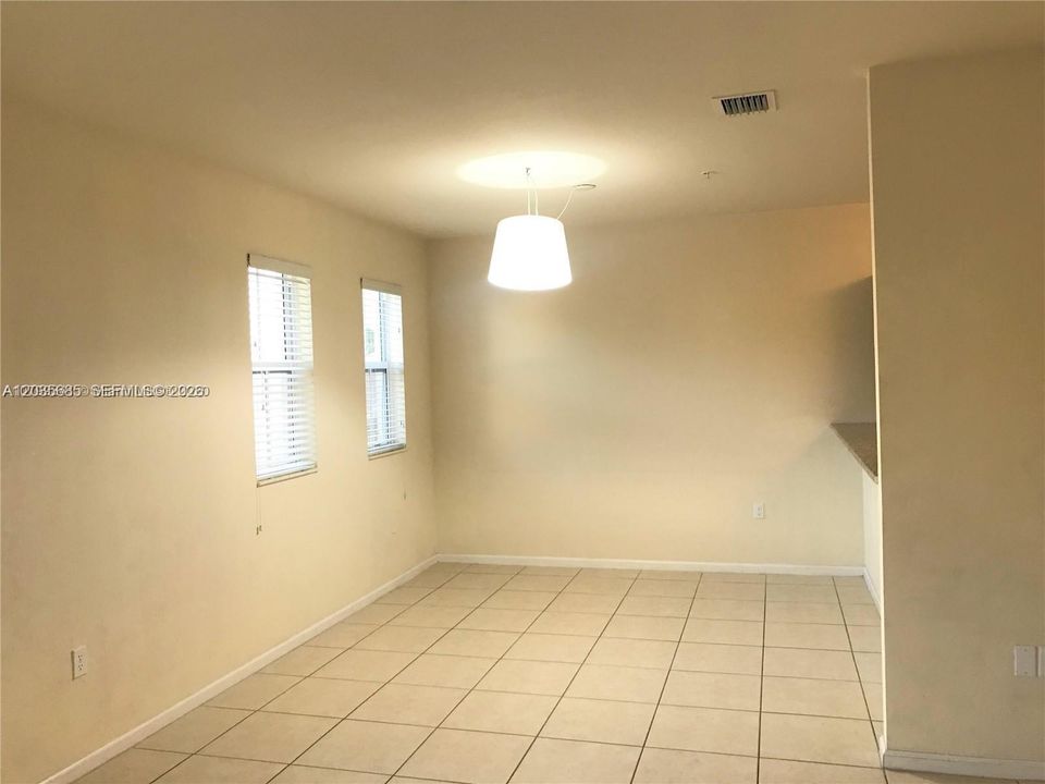 For Rent: $2,650 (2 beds, 2 baths, 1205 Square Feet)