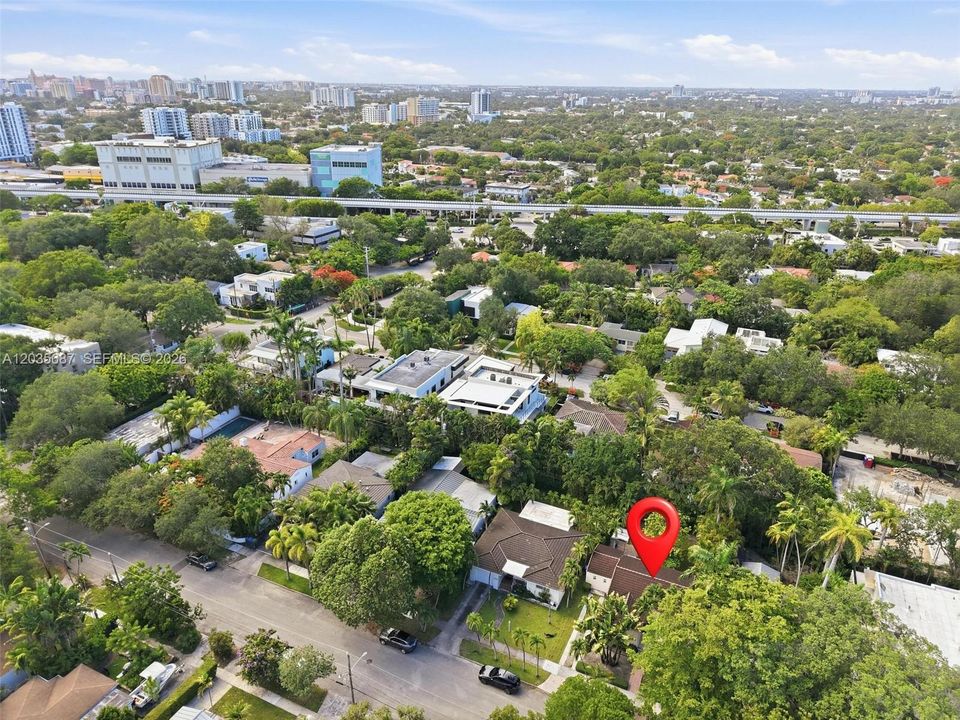 На продажу: $1,490,000 (2 спален, 1 ванн, 1173 Квадратных фут)