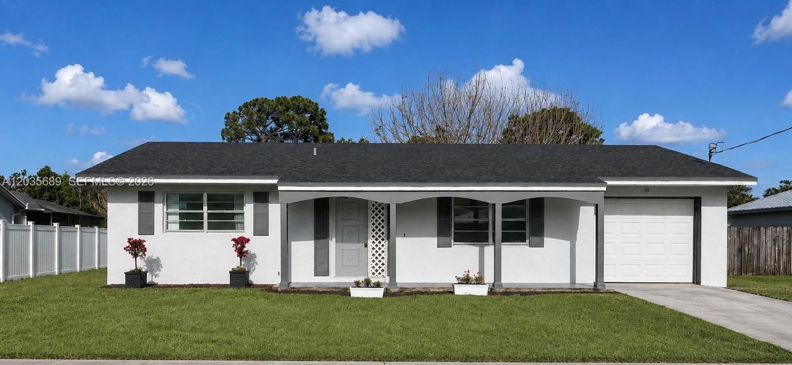 For Sale: $365,000 (2 beds, 2 baths, 999 Square Feet)