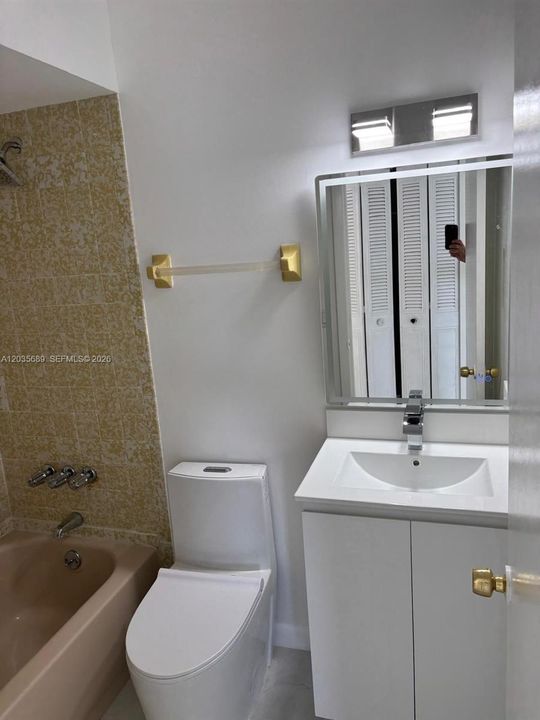 For Sale: $365,000 (2 beds, 2 baths, 999 Square Feet)