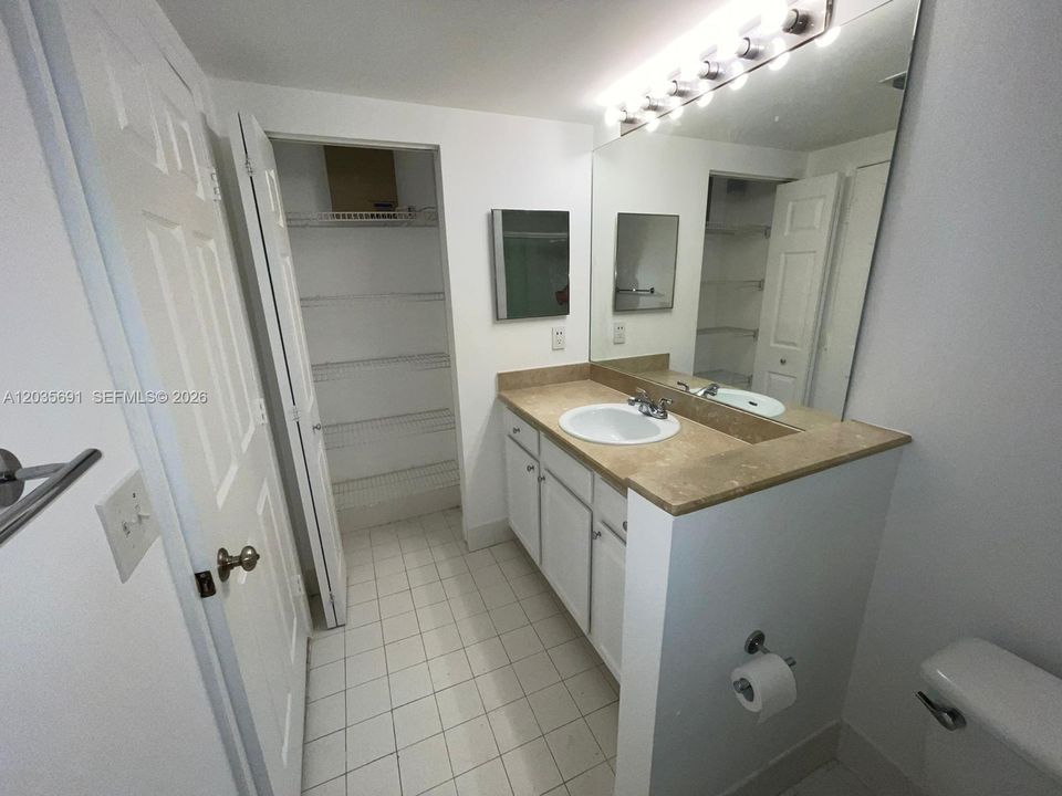 For Rent: $3,200 (3 beds, 2 baths, 1407 Square Feet)