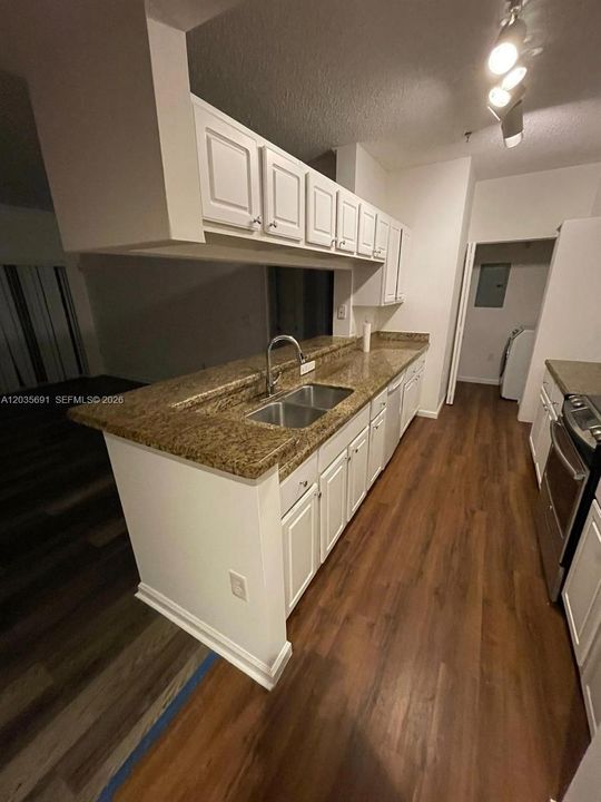 For Rent: $3,200 (3 beds, 2 baths, 1407 Square Feet)