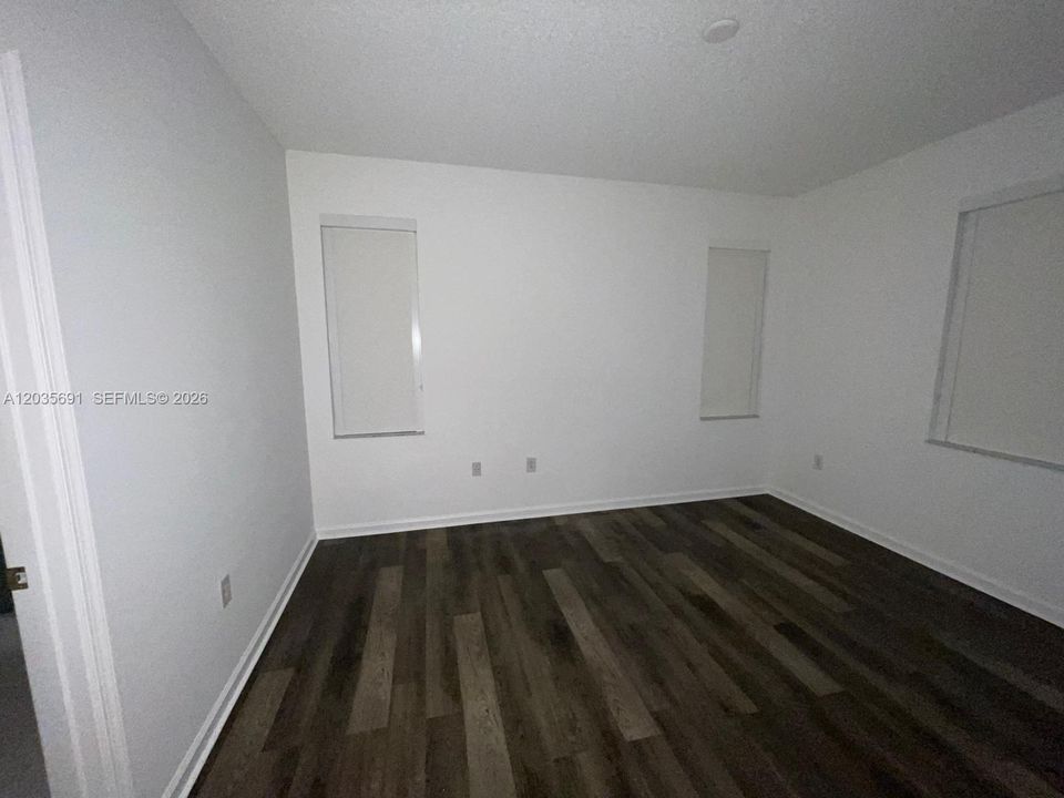 For Rent: $3,200 (3 beds, 2 baths, 1407 Square Feet)
