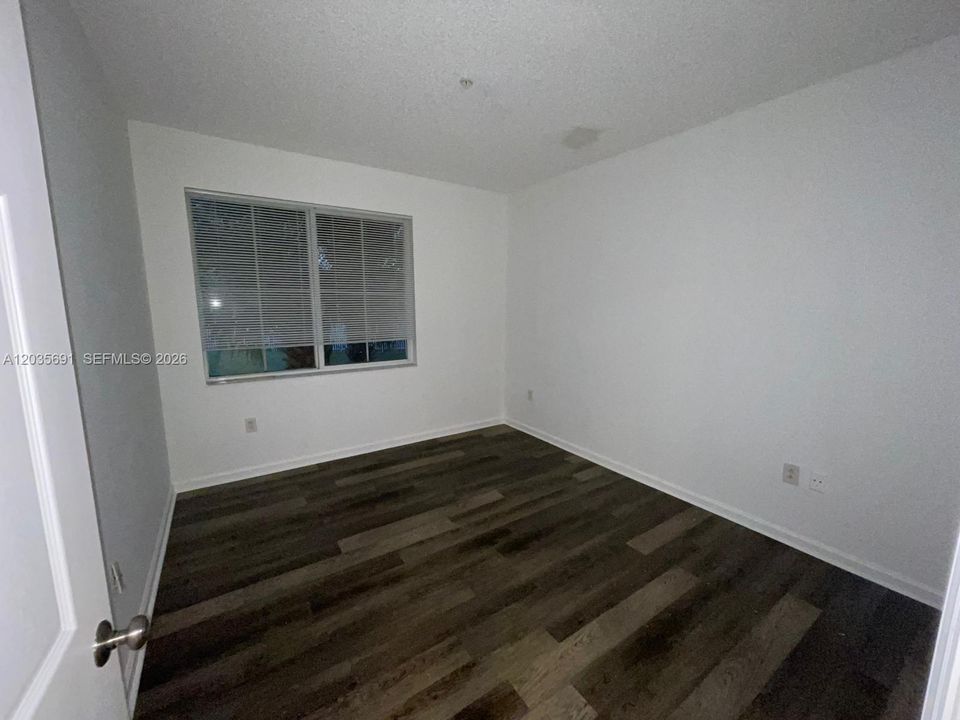 For Rent: $3,200 (3 beds, 2 baths, 1407 Square Feet)