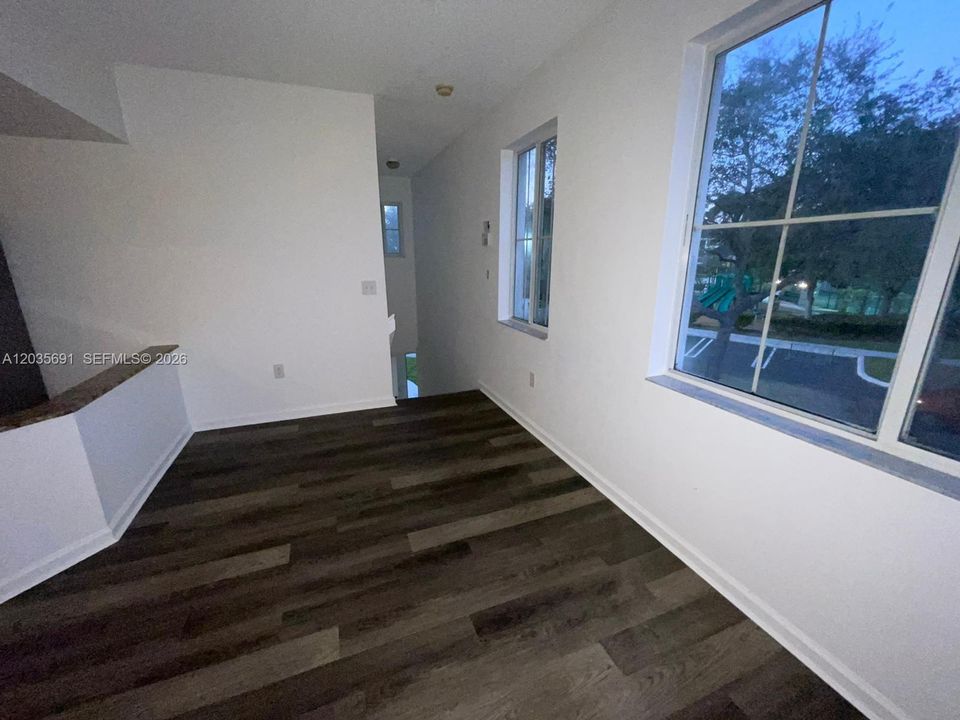 For Rent: $3,200 (3 beds, 2 baths, 1407 Square Feet)