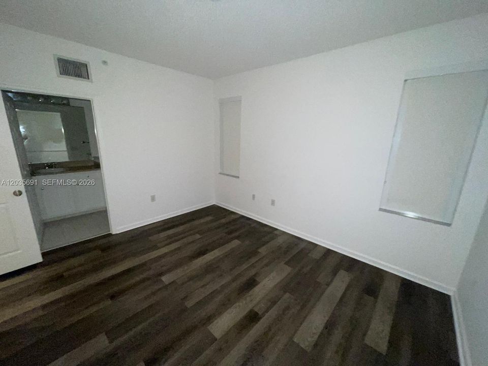 For Rent: $3,200 (3 beds, 2 baths, 1407 Square Feet)