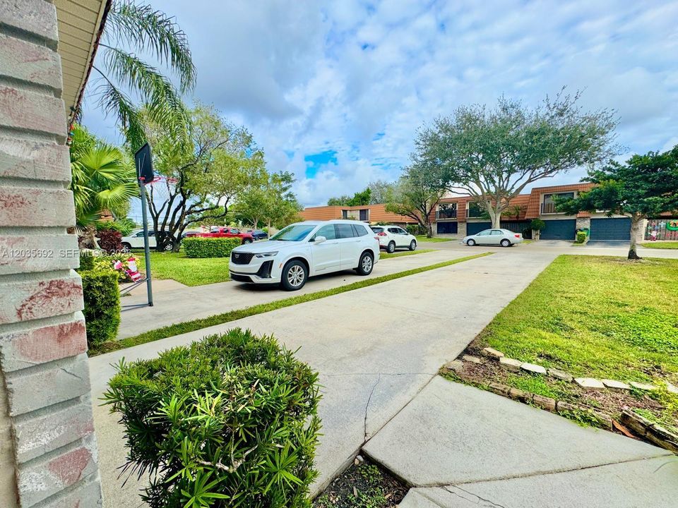 For Rent: $3,250 (3 beds, 2 baths, 1648 Square Feet)