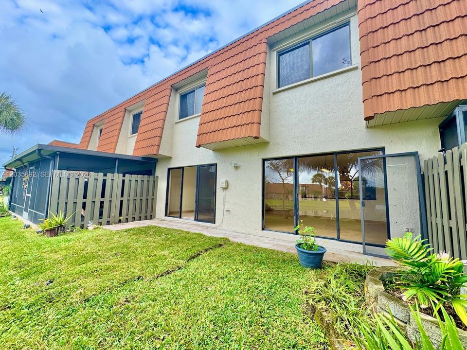 For Rent: $3,250 (3 beds, 2 baths, 1648 Square Feet)