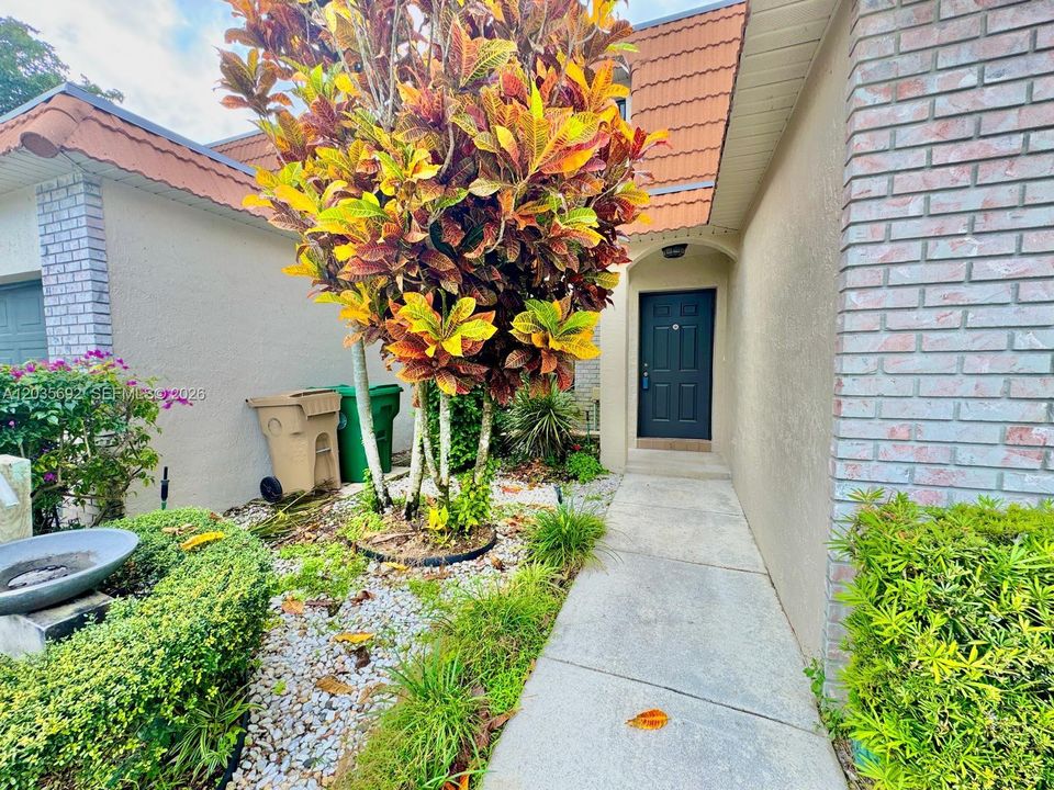For Rent: $3,250 (3 beds, 2 baths, 1648 Square Feet)