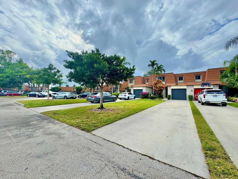 For Rent: $3,250 (3 beds, 2 baths, 1648 Square Feet)