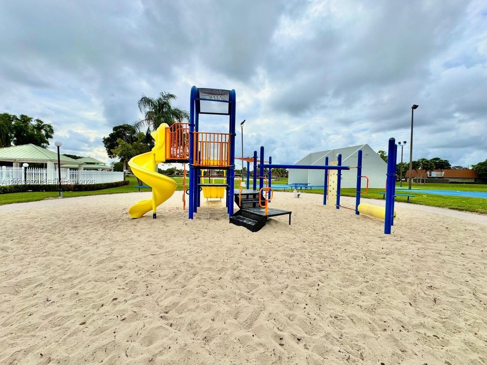 For Rent: $3,250 (3 beds, 2 baths, 1648 Square Feet)