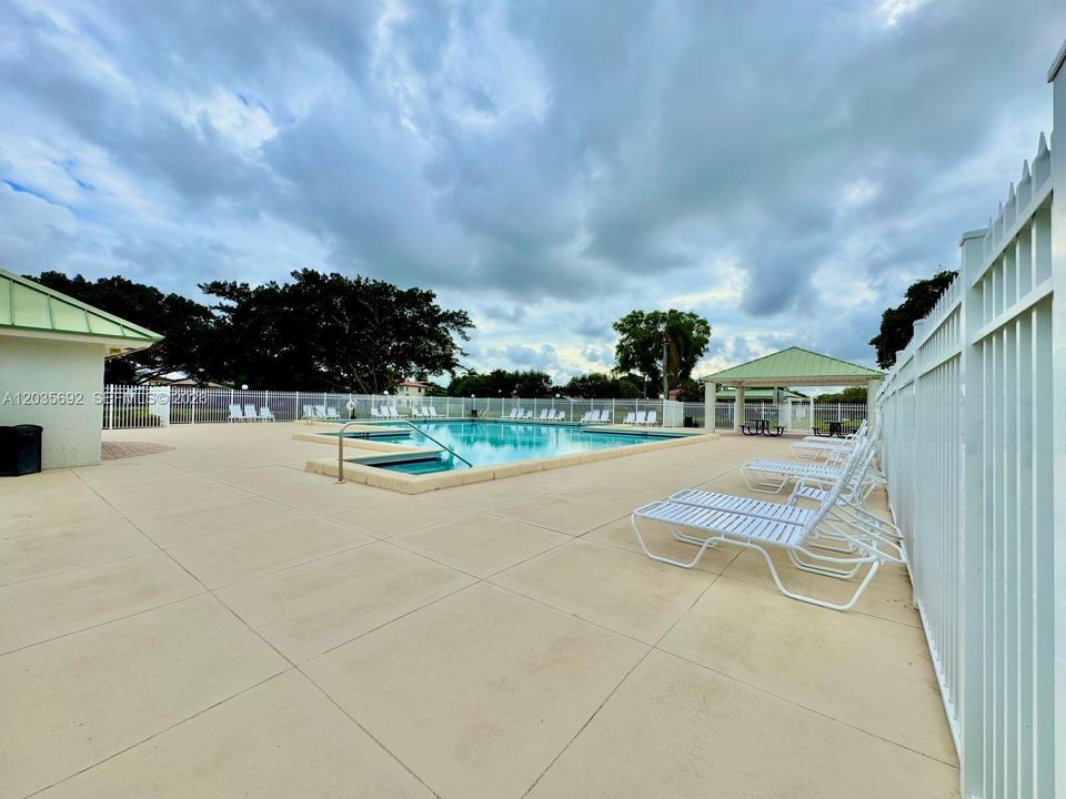 For Rent: $3,250 (3 beds, 2 baths, 1648 Square Feet)