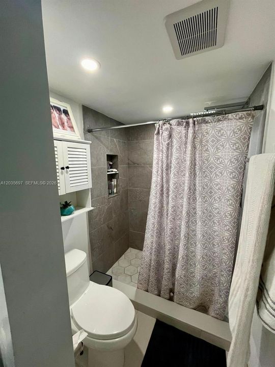 For Rent: $2,200 (2 beds, 2 baths, 1150 Square Feet)