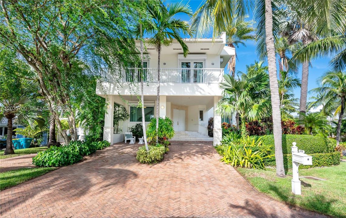 На продажу: $5,199,000 (6 спален, 4 ванн, 3356 Квадратных фут)