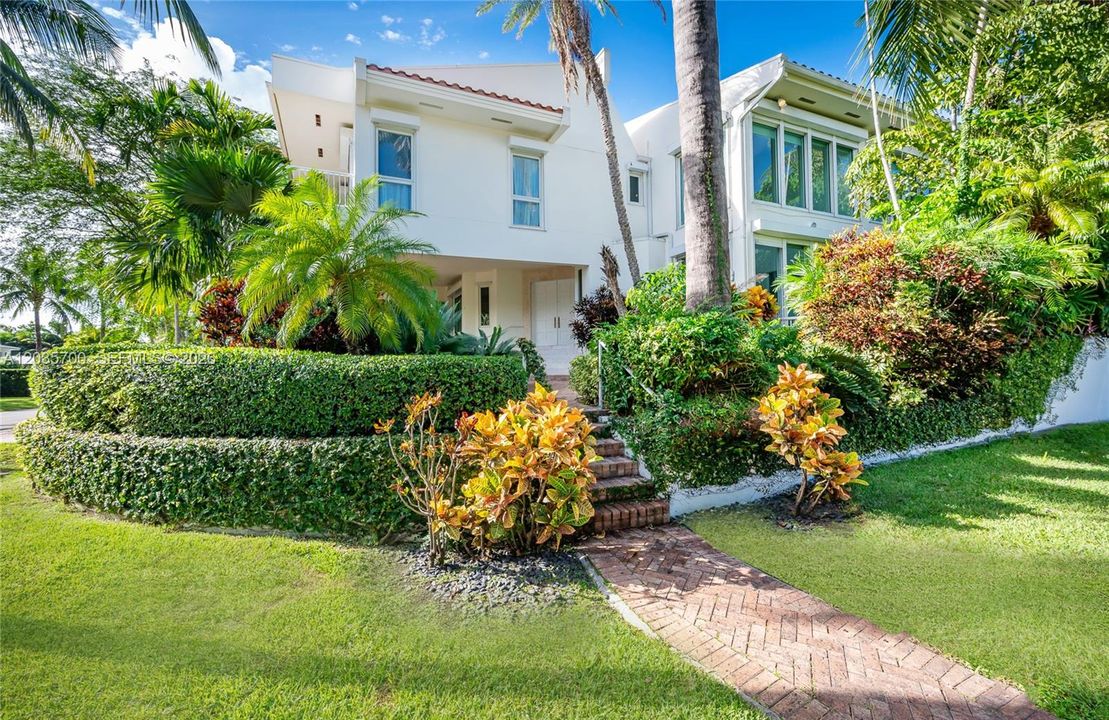 На продажу: $5,199,000 (6 спален, 4 ванн, 3356 Квадратных фут)