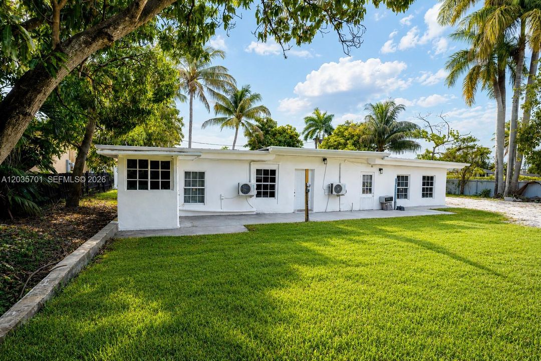 For Sale: $695,000 (7 beds, 2 baths, 2344 Square Feet)