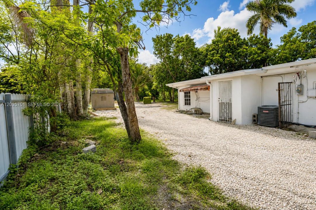 For Sale: $695,000 (7 beds, 2 baths, 2344 Square Feet)