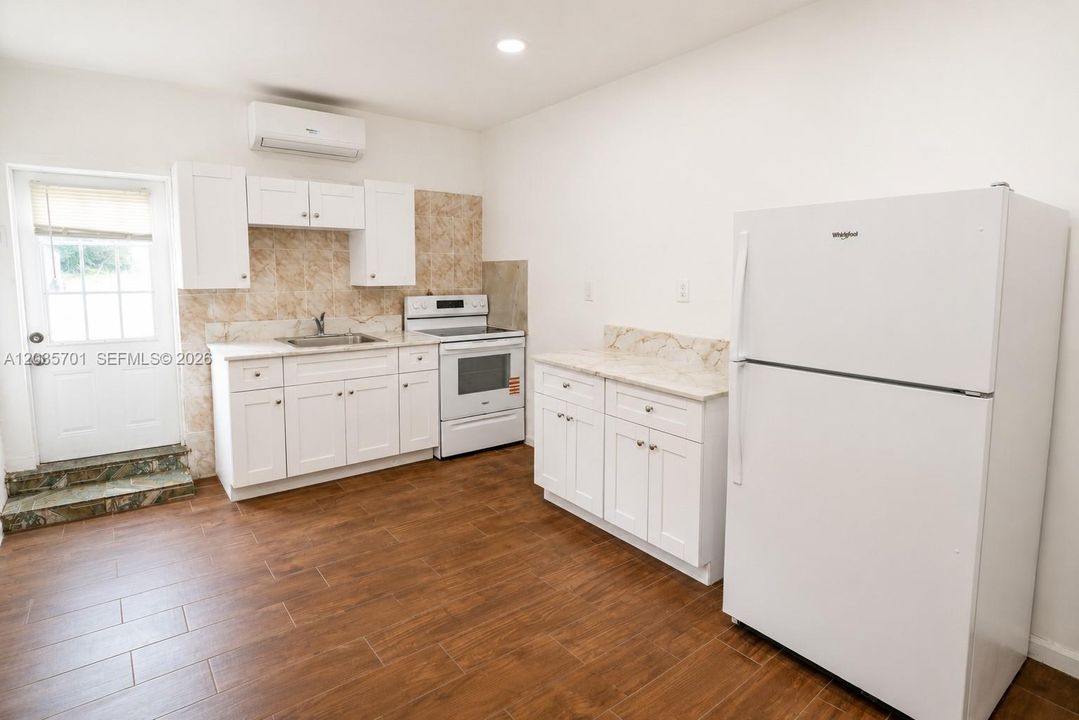 For Sale: $695,000 (7 beds, 2 baths, 2344 Square Feet)