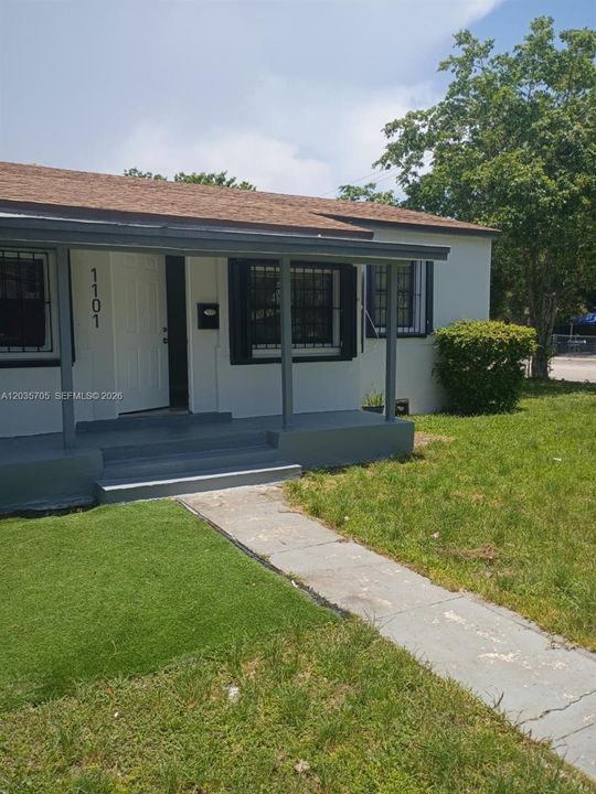 For Rent: $3,600 (5 beds, 2 baths, 1747 Square Feet)