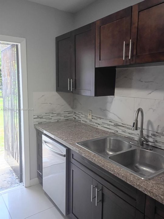 For Rent: $3,600 (5 beds, 2 baths, 1747 Square Feet)