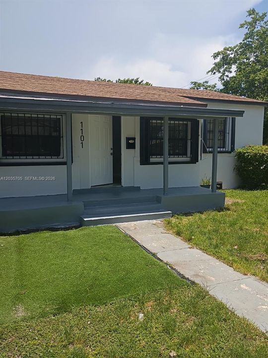 For Rent: $3,600 (5 beds, 2 baths, 1747 Square Feet)