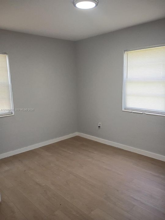 For Rent: $3,600 (5 beds, 2 baths, 1747 Square Feet)