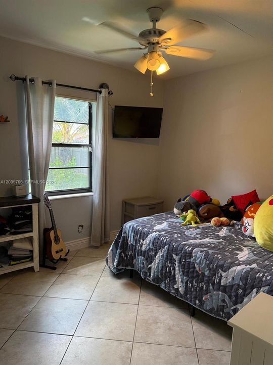 For Sale: $545,000 (4 beds, 2 baths, 1266 Square Feet)