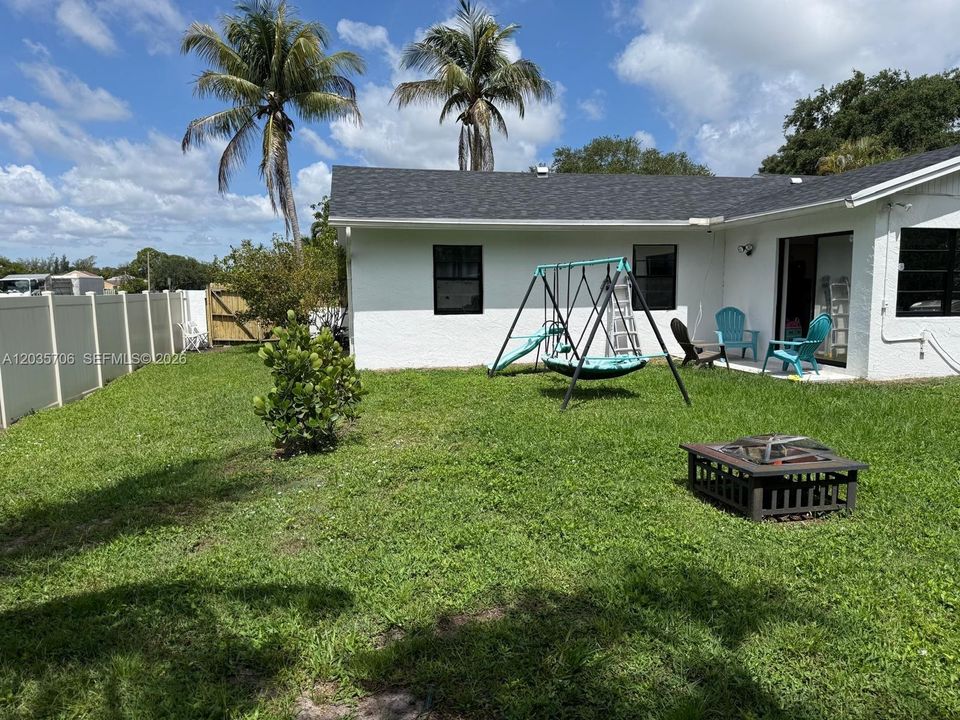 For Sale: $545,000 (4 beds, 2 baths, 1266 Square Feet)