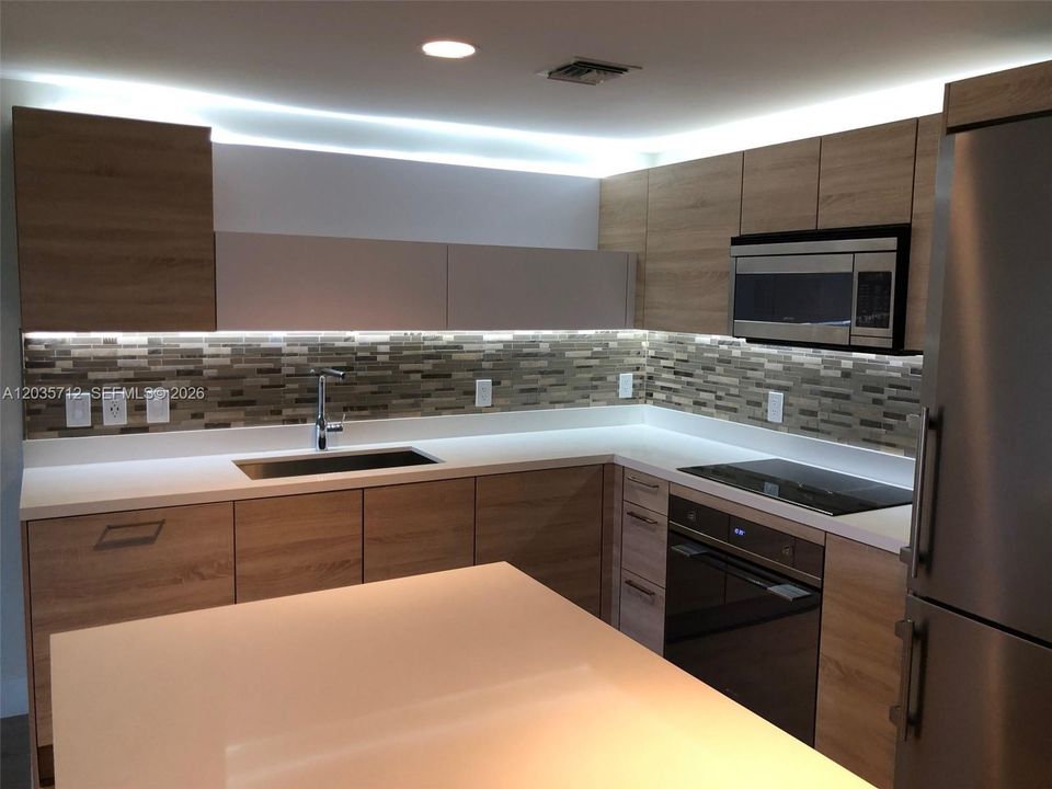 For Rent: $4,250 (2 beds, 2 baths, 1129 Square Feet)