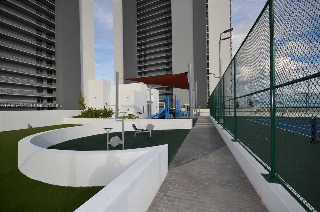 For Rent: $4,250 (2 beds, 2 baths, 1129 Square Feet)
