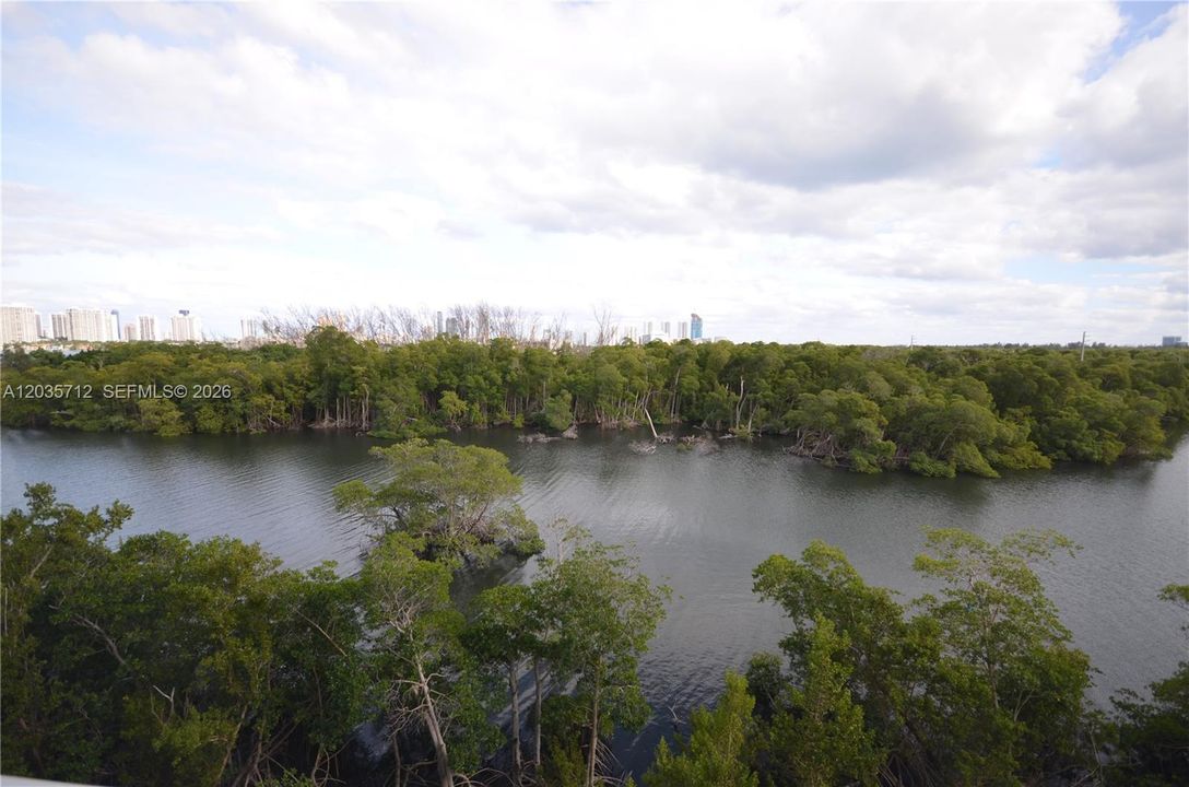 For Rent: $4,250 (2 beds, 2 baths, 1129 Square Feet)