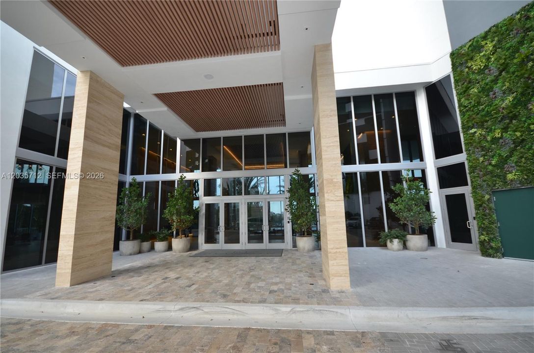 For Rent: $4,250 (2 beds, 2 baths, 1129 Square Feet)
